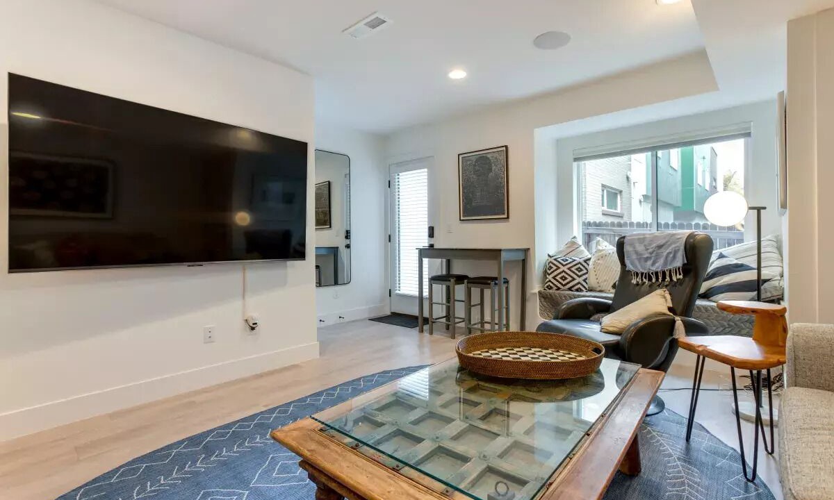 Photo of Livingroom in Sloan Lake
