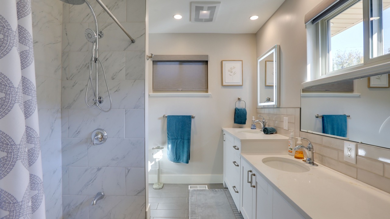 Photo of Bathroom in Barths