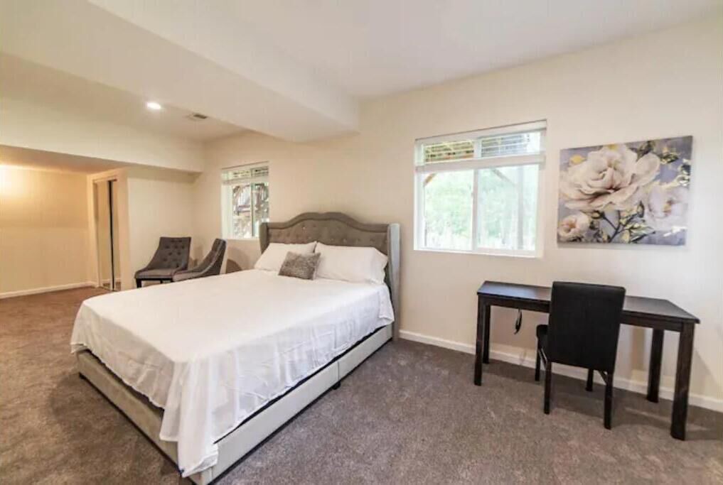 Photo of Bedroom in Michigan Hill