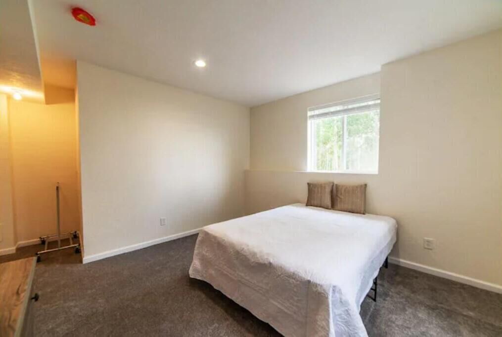 Photo of Bedroom in Michigan Hill