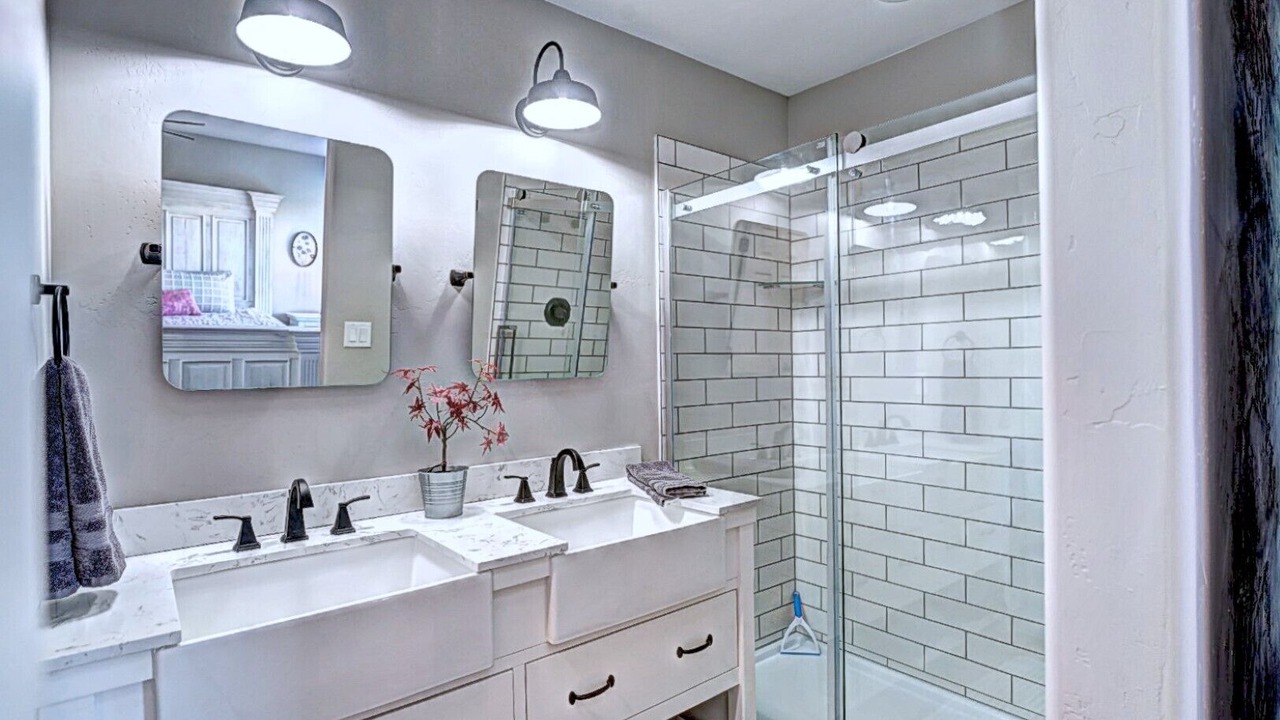 Photo of Bathroom in Palisade