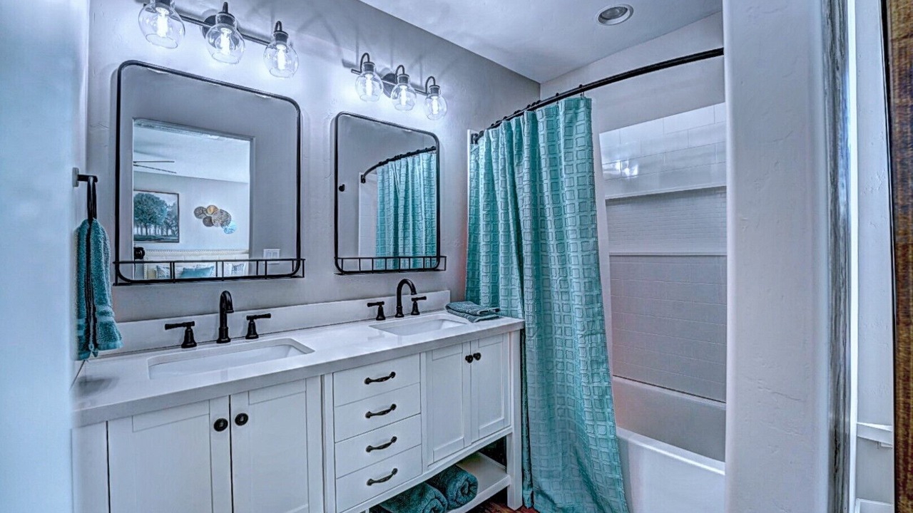 Photo of Bathroom in Palisade