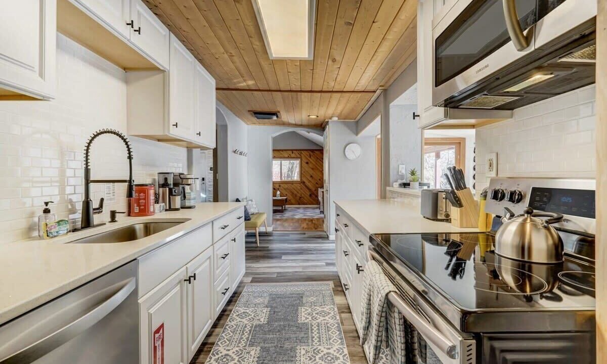 Photo of Kitchen in Skyway