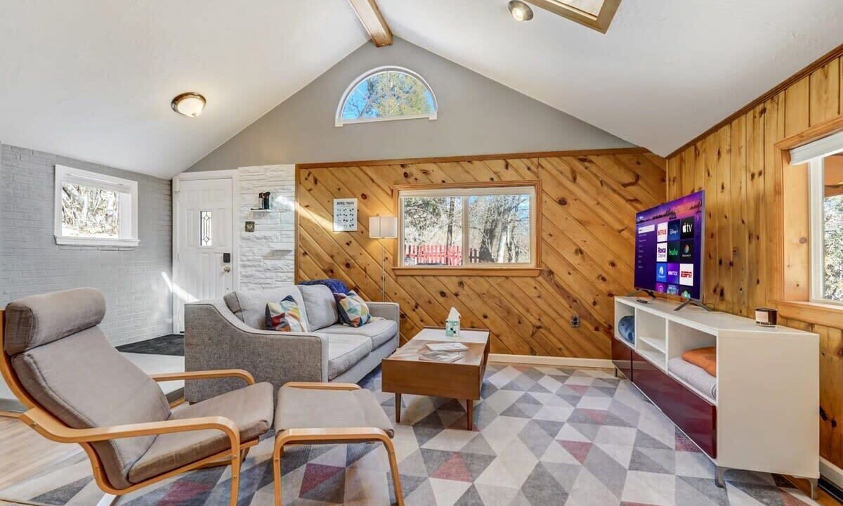 Photo of Livingroom in Skyway