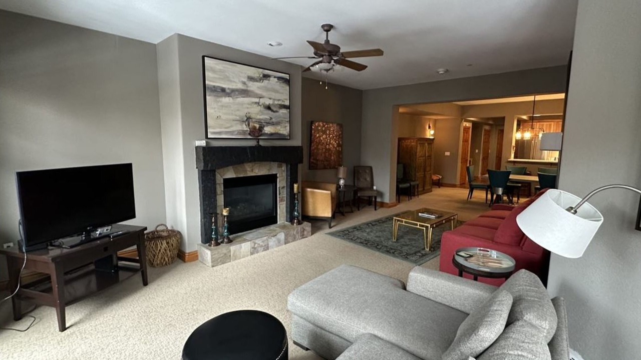Photo of Livingroom in Avon
