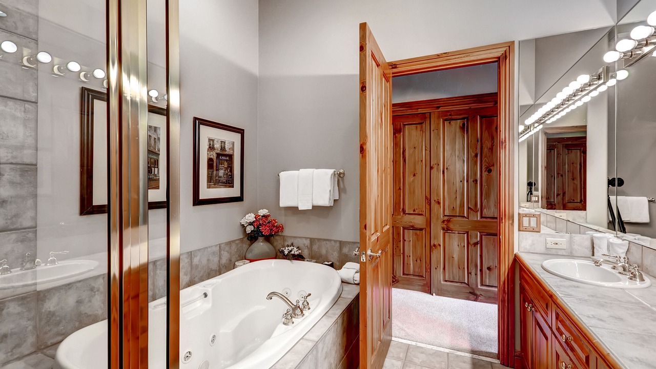Photo of Bathroom in Edwards