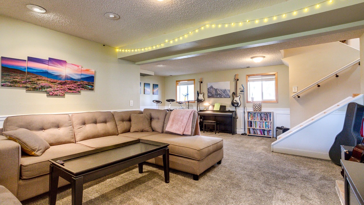 Photo of Livingroom in Thornton