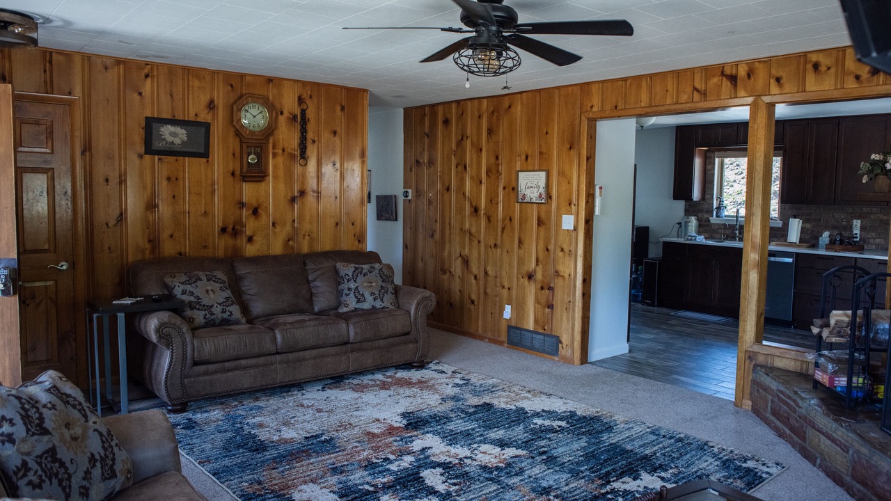Photo of Livingroom in Pine