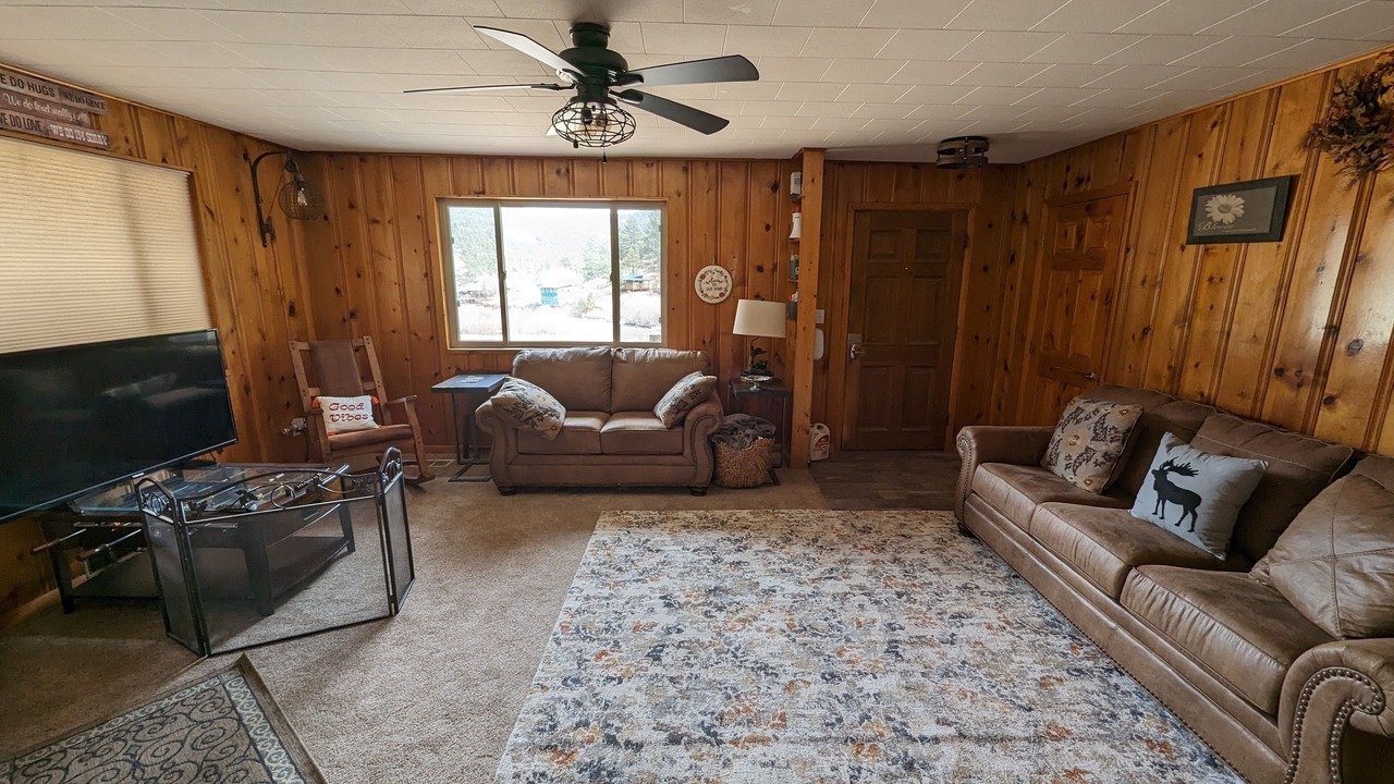 Photo of Livingroom in Pine
