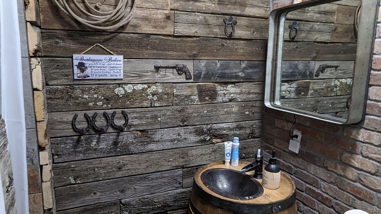 Photo of Bathroom in Pine