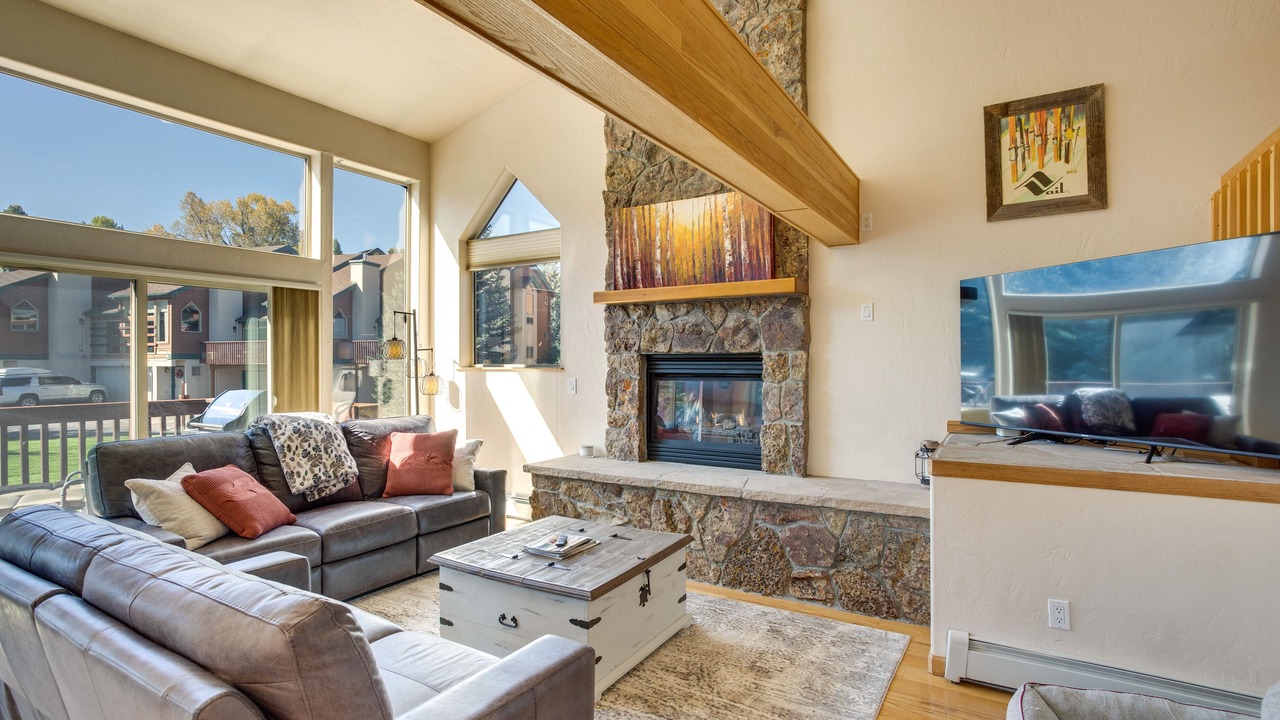 Photo of Livingroom in Edwards