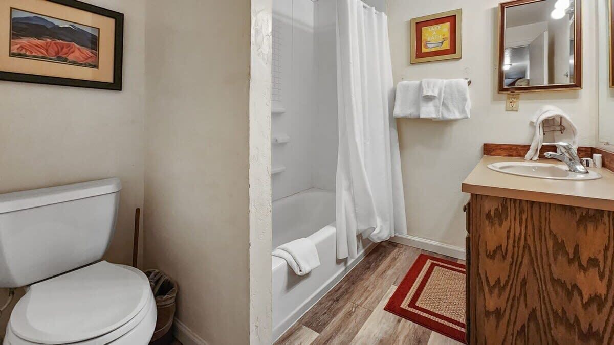 Photo of Bathroom in Summit Cove