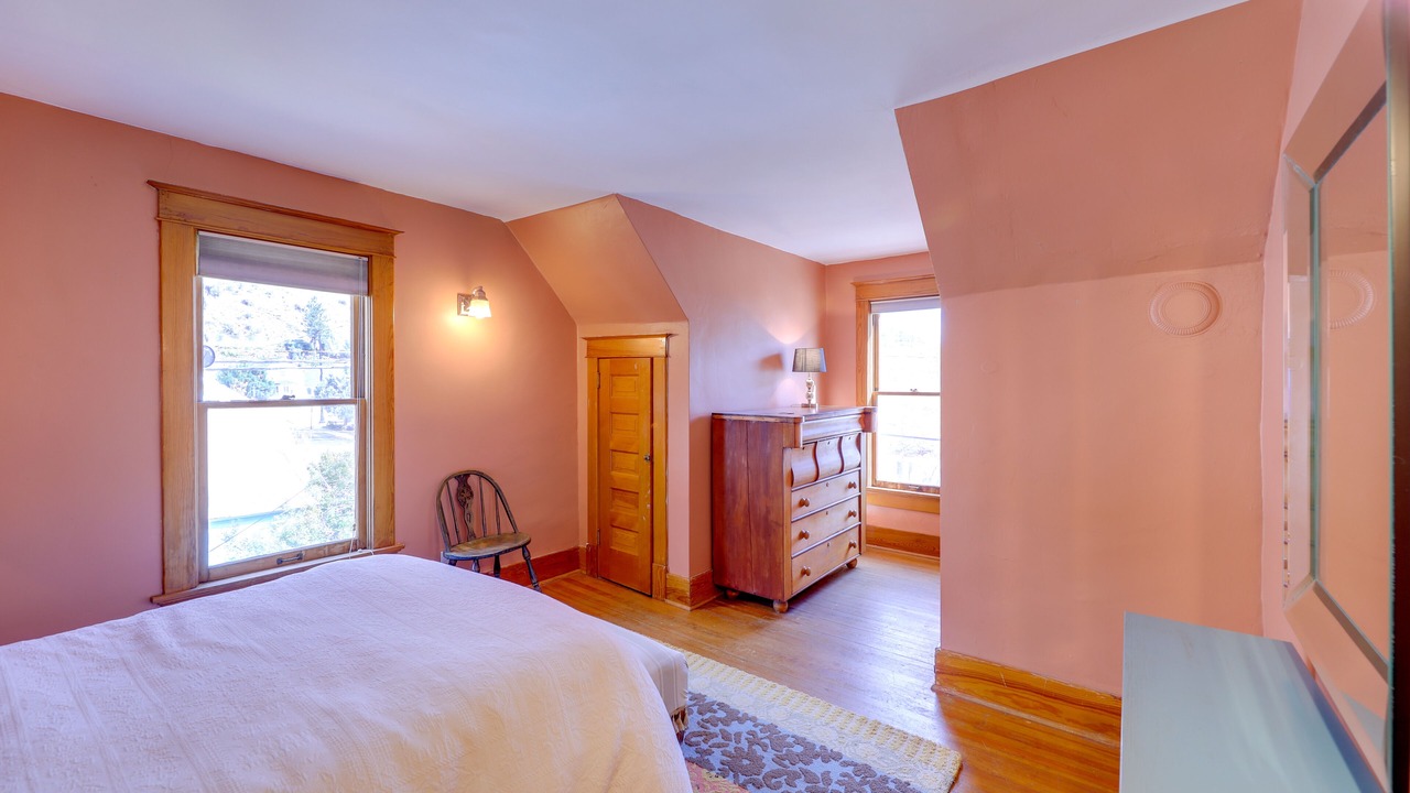 Photo of Bedroom in Idaho Springs