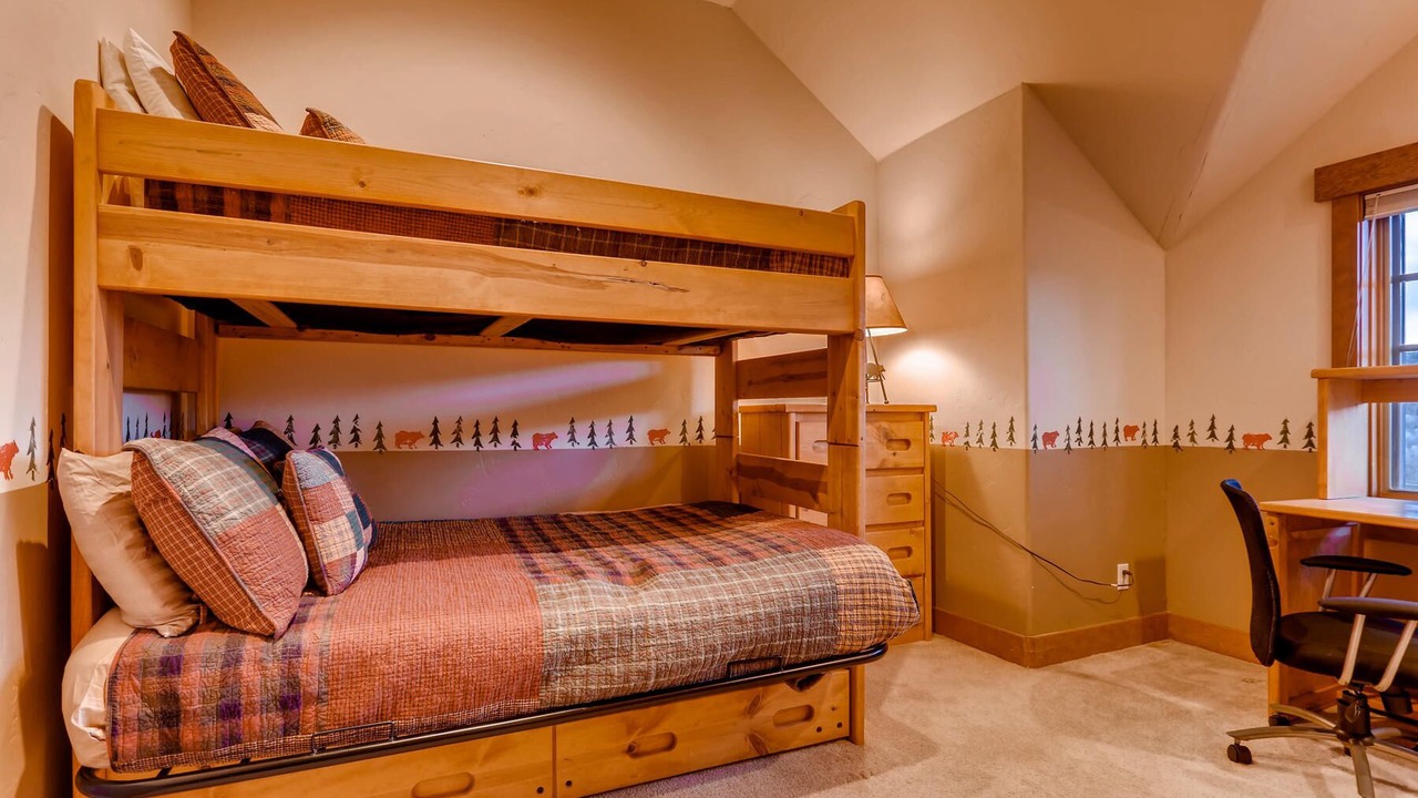 Photo of Bedroom in Breckenridge Heights