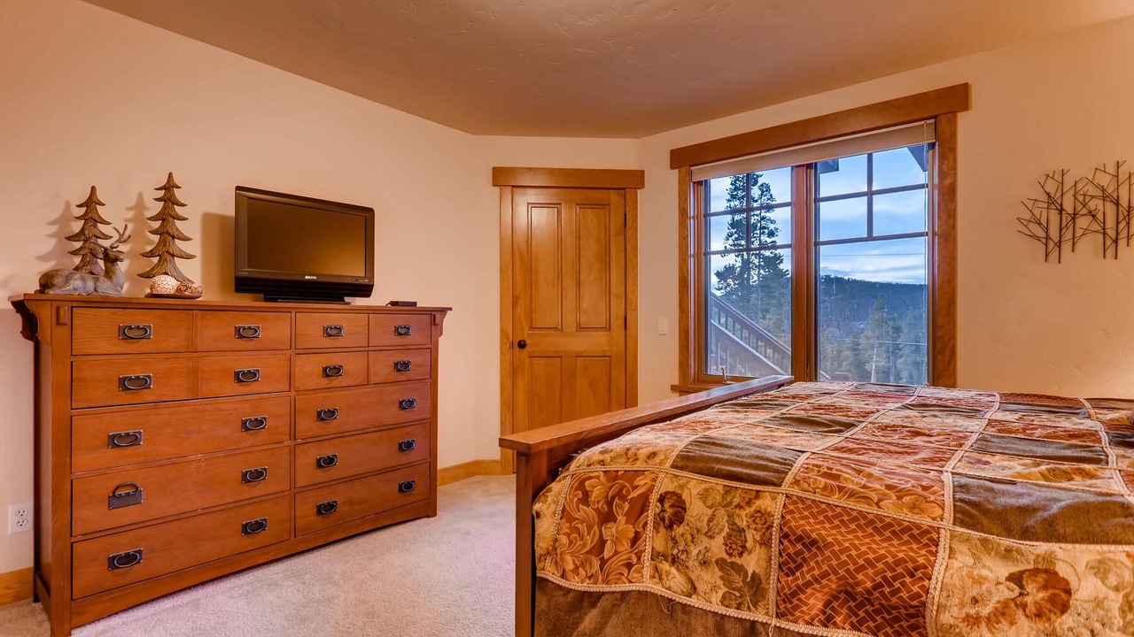 Photo of Bedroom in Breckenridge Heights
