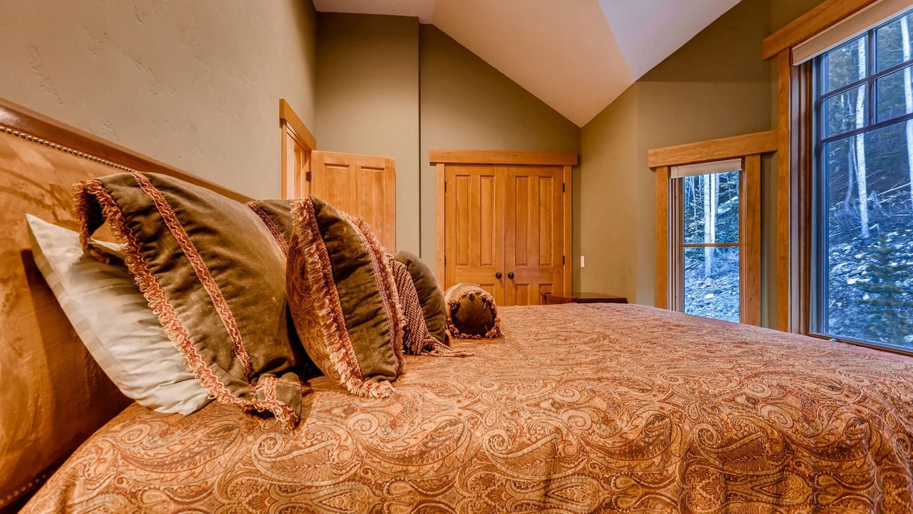 Photo of Bedroom in Breckenridge Heights