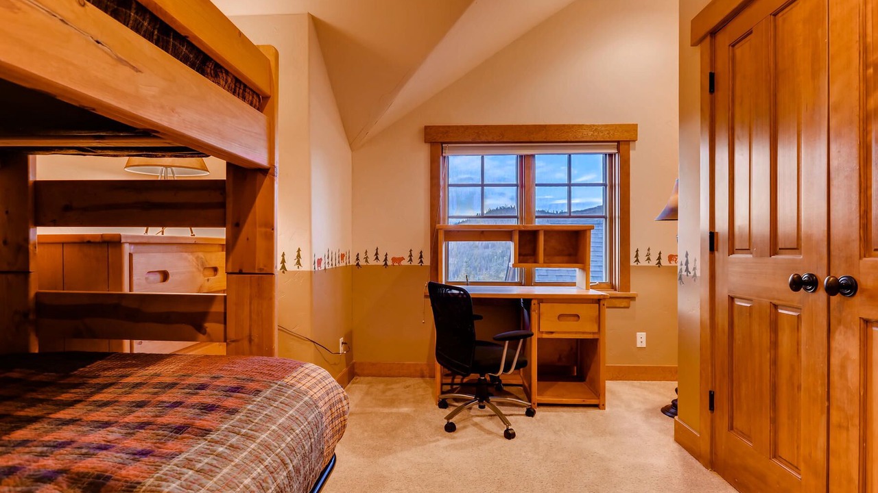 Photo of Bedroom in Breckenridge Heights