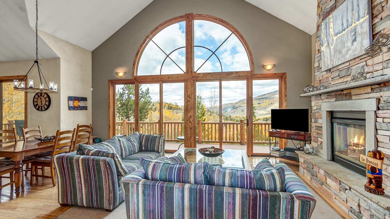 Photo of Livingroom in Three Peaks