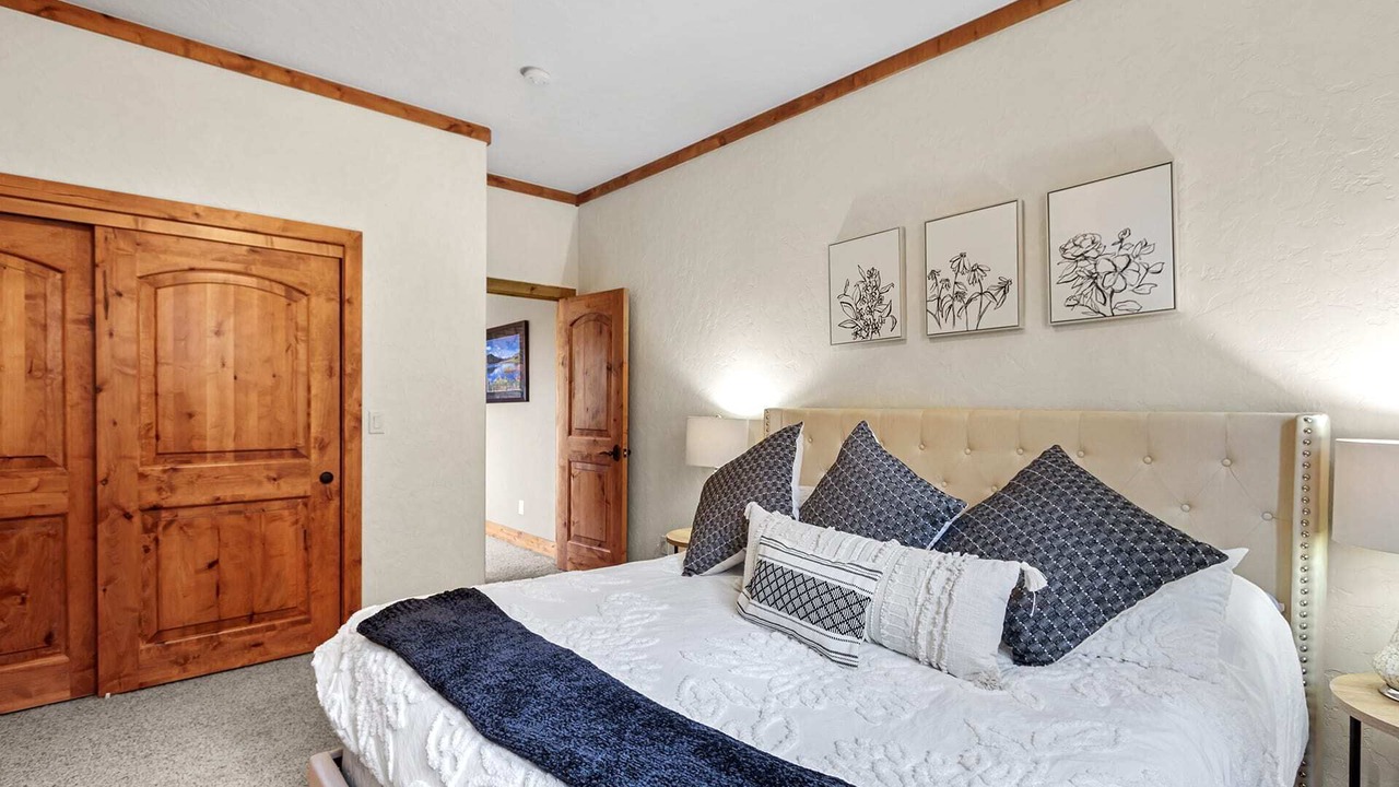 Photo of Bedroom in Three Peaks
