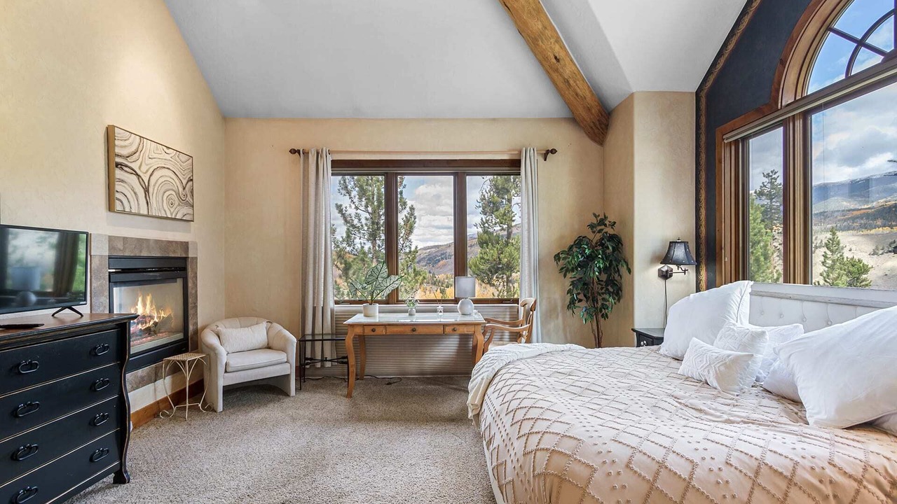 Photo of Bedroom in Three Peaks