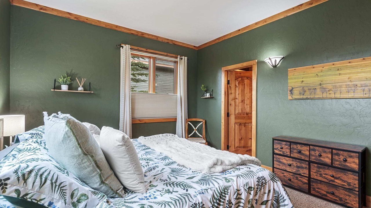 Photo of Bedroom in Three Peaks