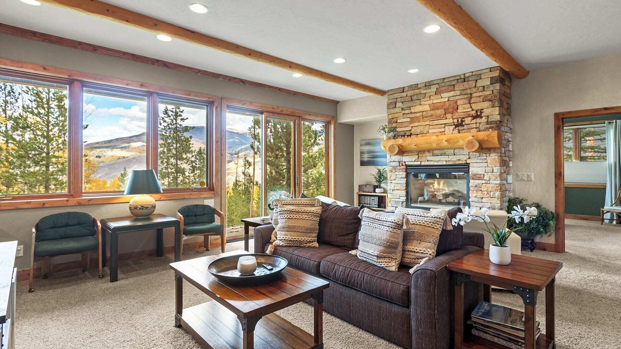 Photo of Livingroom in Three Peaks