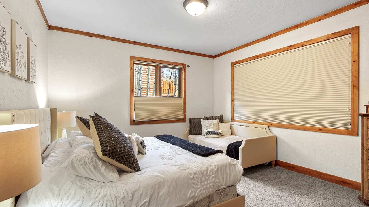 Photo of Bedroom in Three Peaks