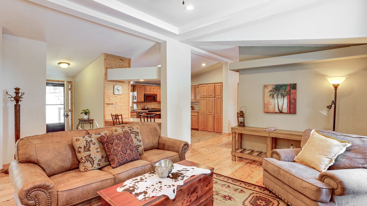 Photo of Livingroom in Forest Lakes