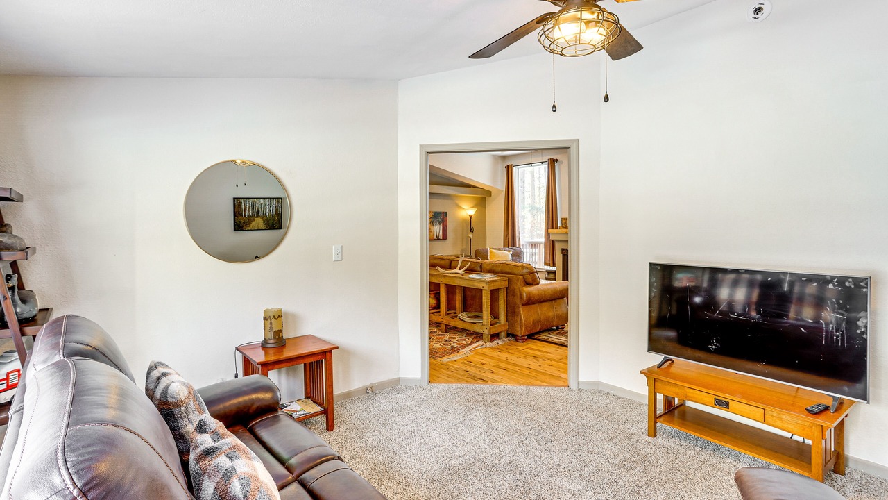 Photo of Livingroom in Forest Lakes
