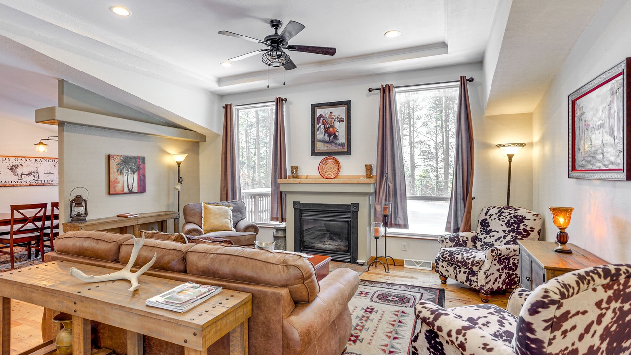Photo of Livingroom in Forest Lakes