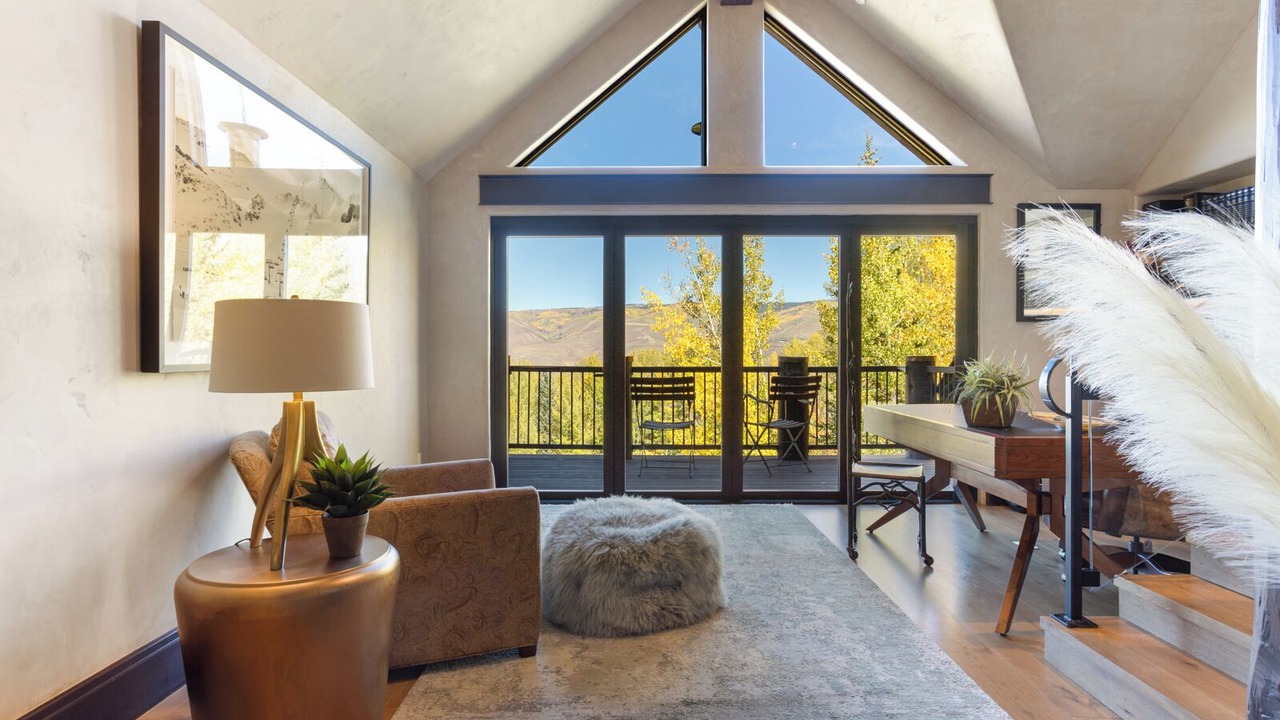 Photo of Livingroom in Edwards