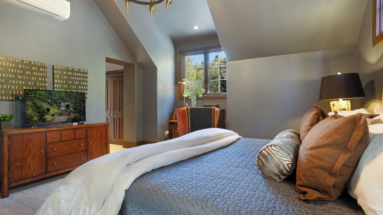 Photo of Bedroom in Edwards