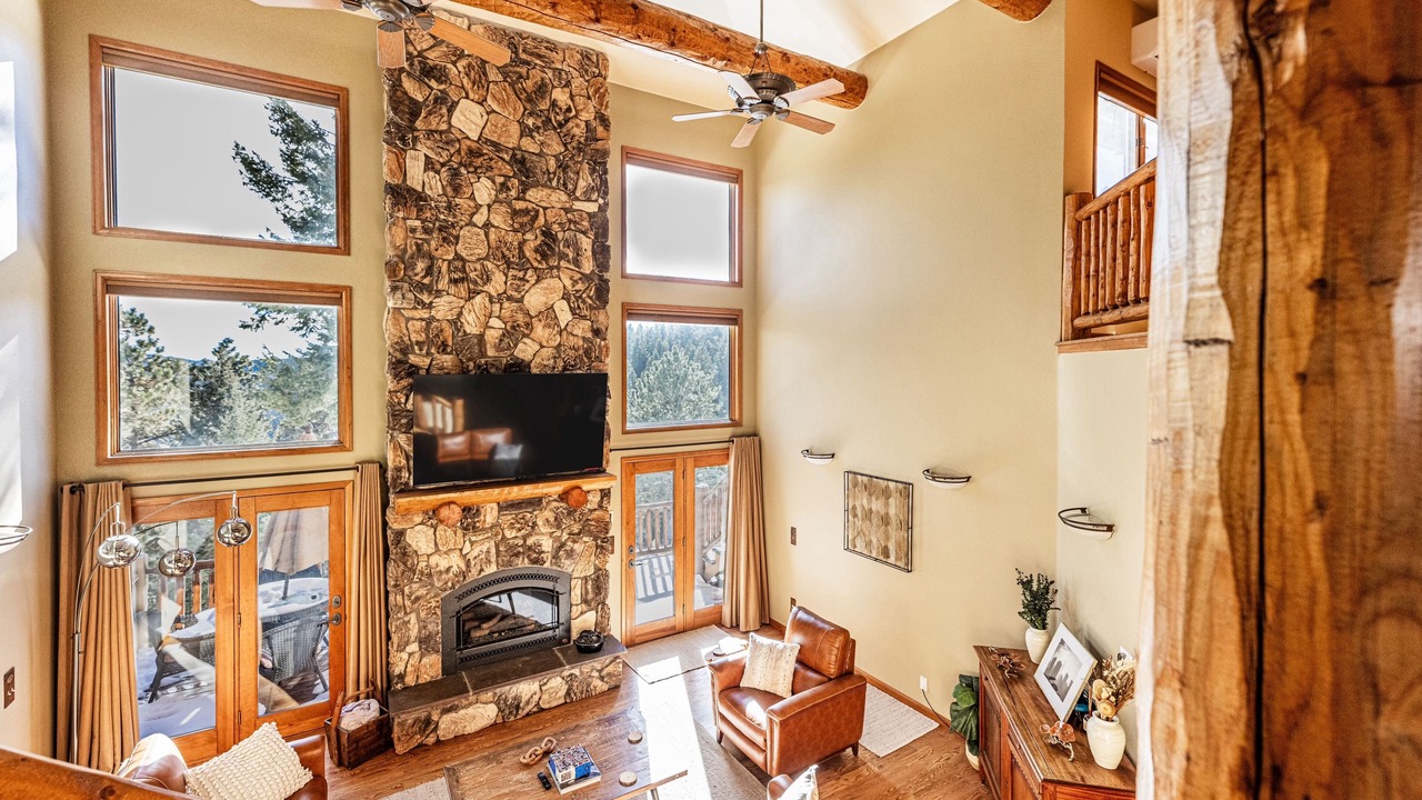 Photo of Livingroom in Hangen Ranch And M and B