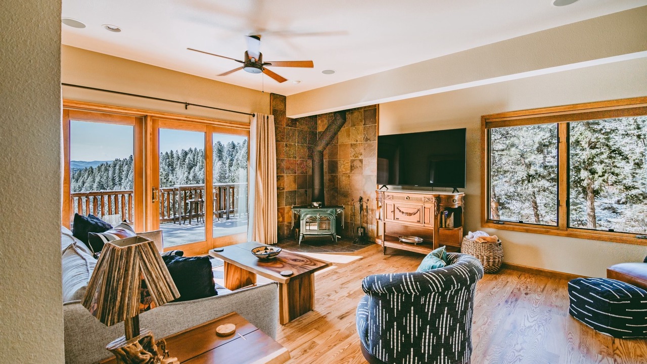 Photo of Livingroom in Hangen Ranch And M and B