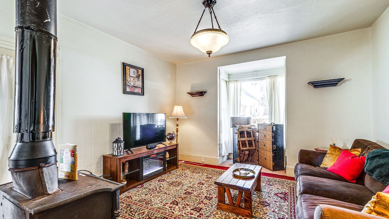 Photo of Livingroom in Victor