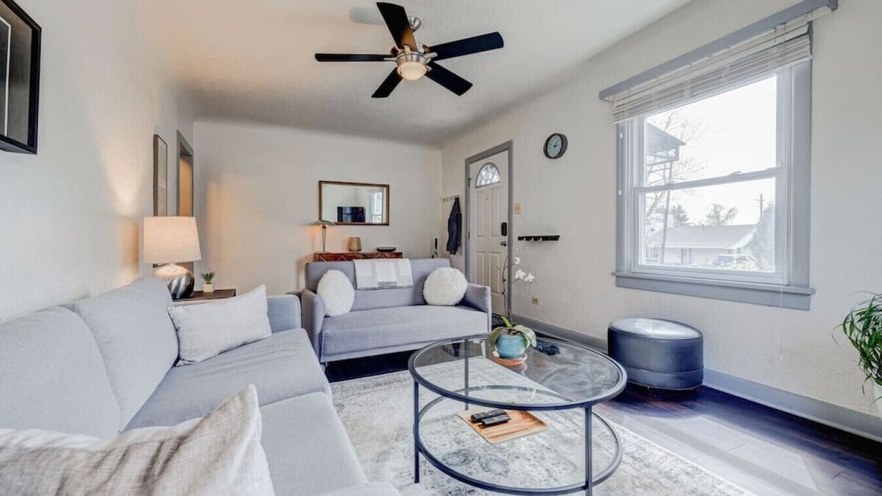 Photo of Livingroom in Edgewater