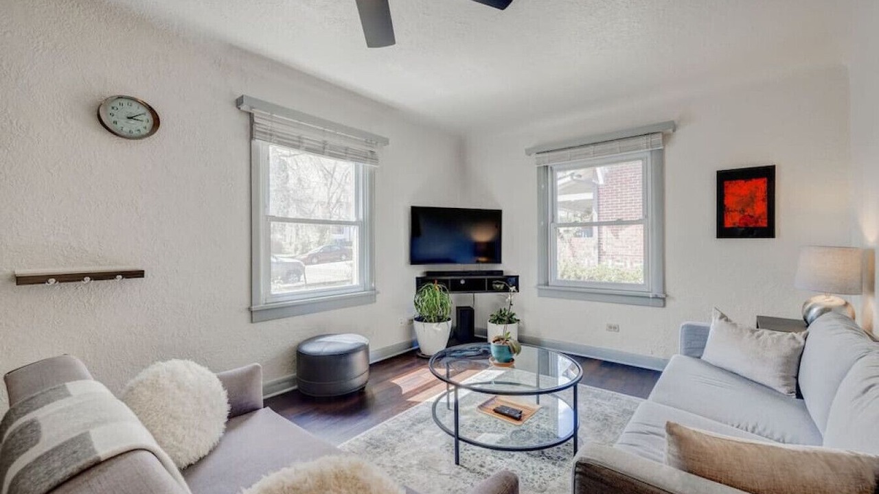 Photo of Livingroom in Edgewater