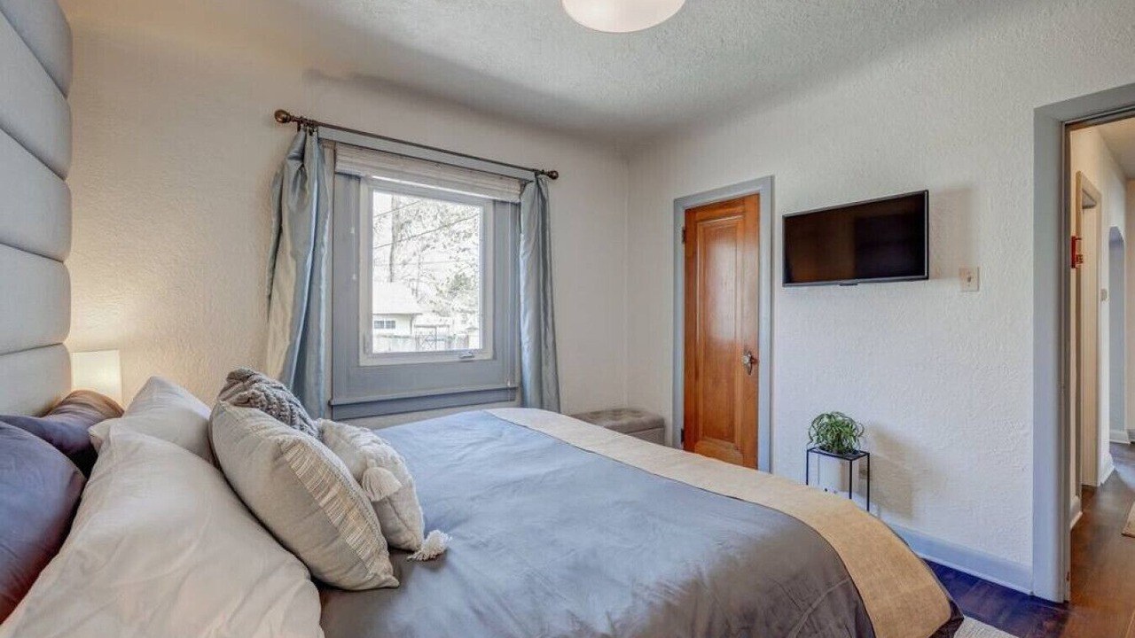 Photo of Bedroom in Edgewater