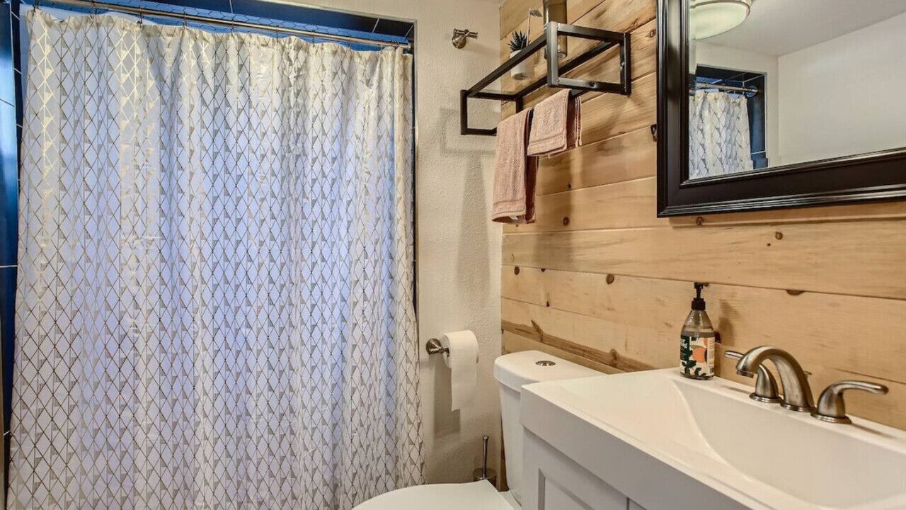 Photo of Bathroom in Edgewater
