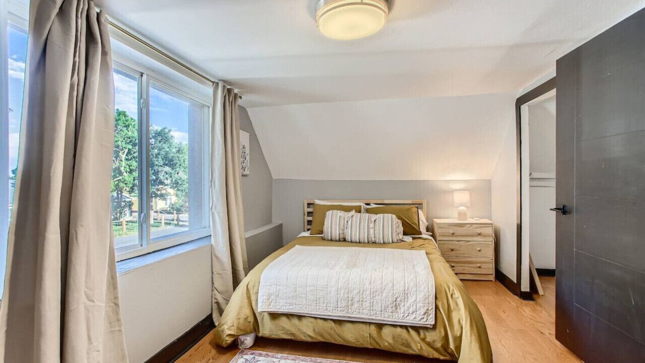 Photo of Bedroom in Edgewater