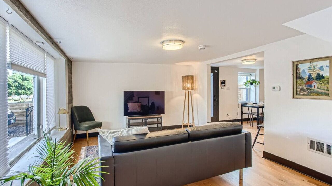 Photo of Livingroom in Edgewater