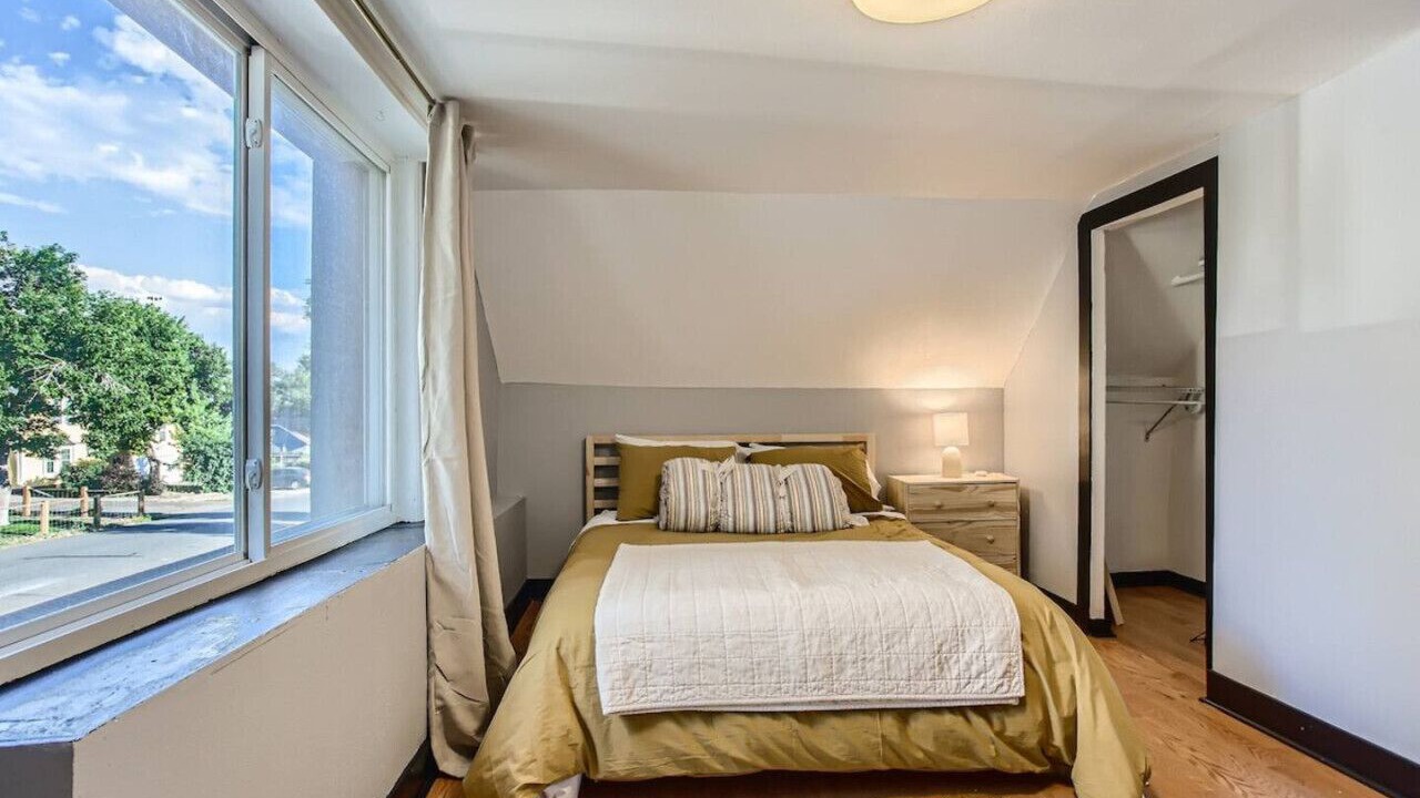 Photo of Bedroom in Edgewater