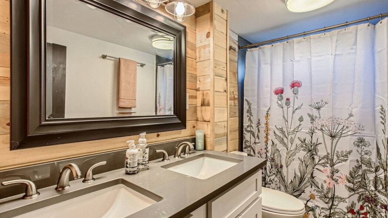 Photo of Bathroom in Edgewater