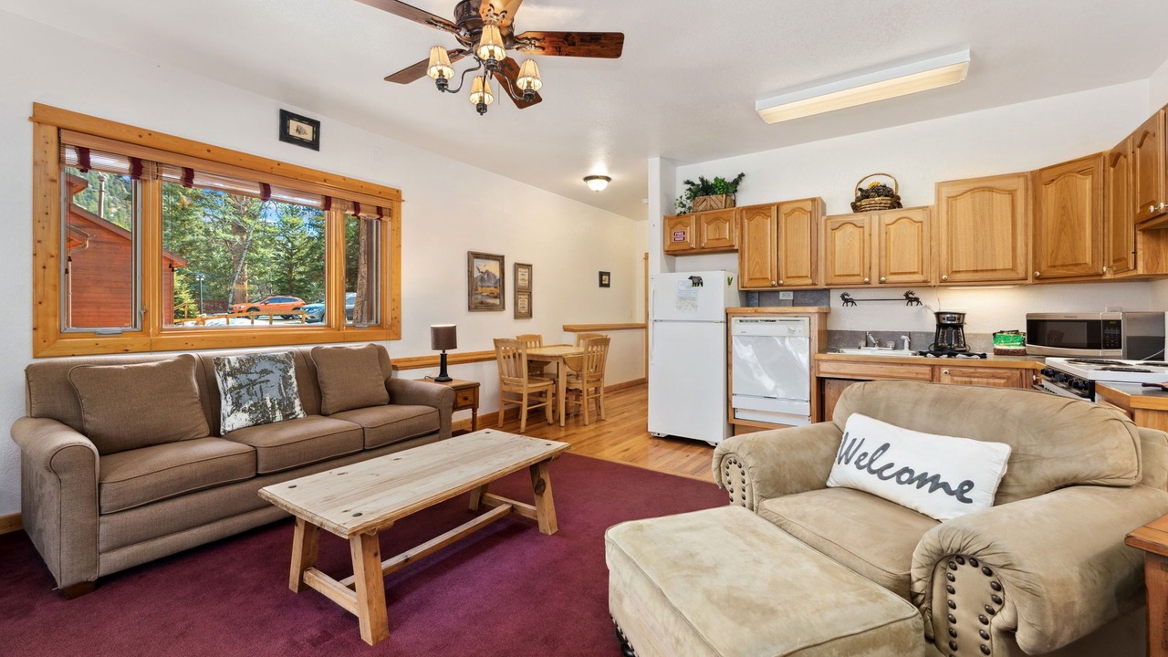 Photo of Livingroom in Fall River Estates