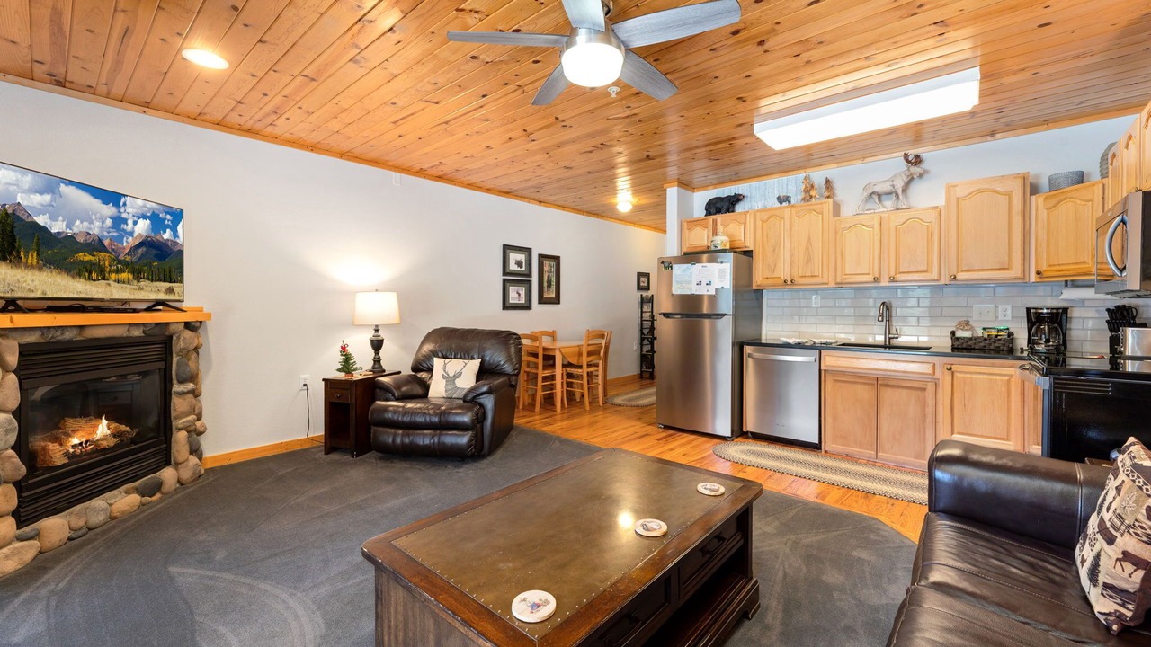 Photo of Livingroom in Fall River Estates