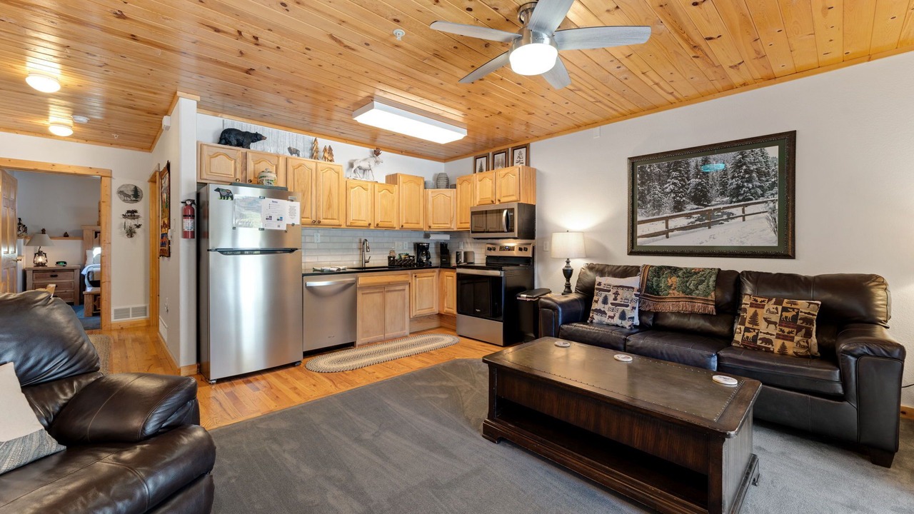 Photo of Livingroom in Fall River Estates