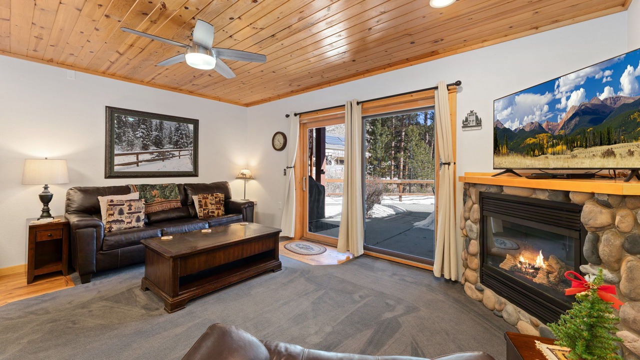 Photo of Livingroom in Fall River Estates
