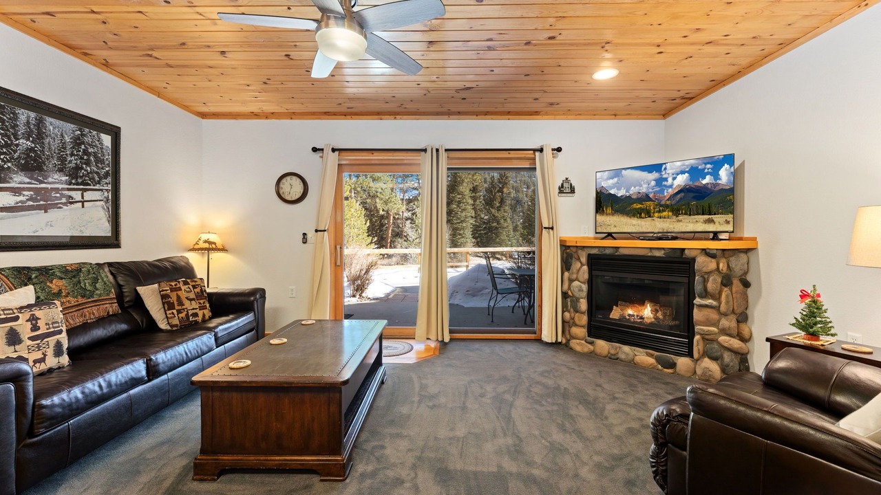 Photo of Livingroom in Fall River Estates