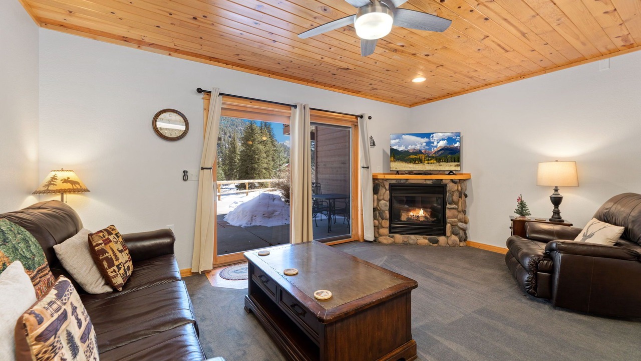Photo of Livingroom in Fall River Estates