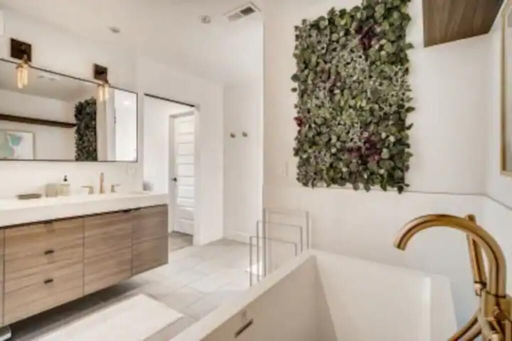 Photo of Bathroom in Sunnyside
